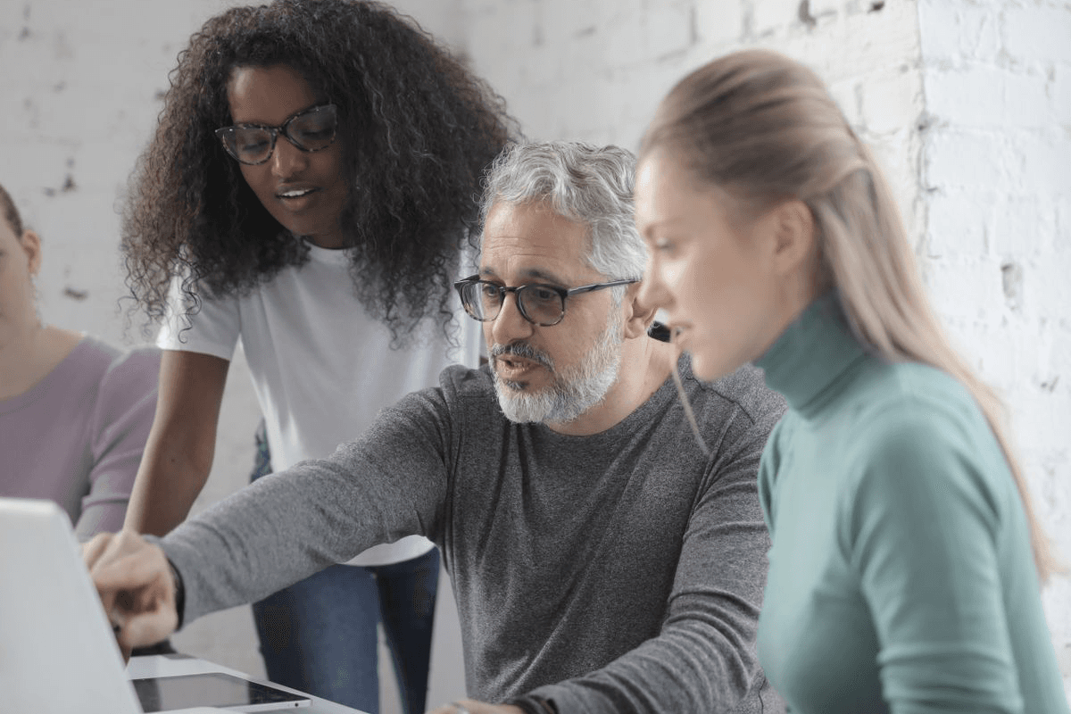 Webdesigner oder Webagentur – Unterschied und Vergleich für Unternehmen